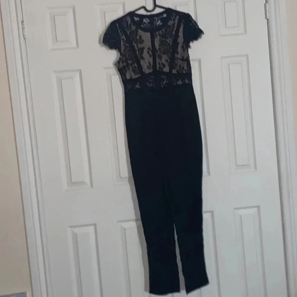 Boohoo  lace top cap sleeves jumpsuit Sz 8 - Picture 3 of 14